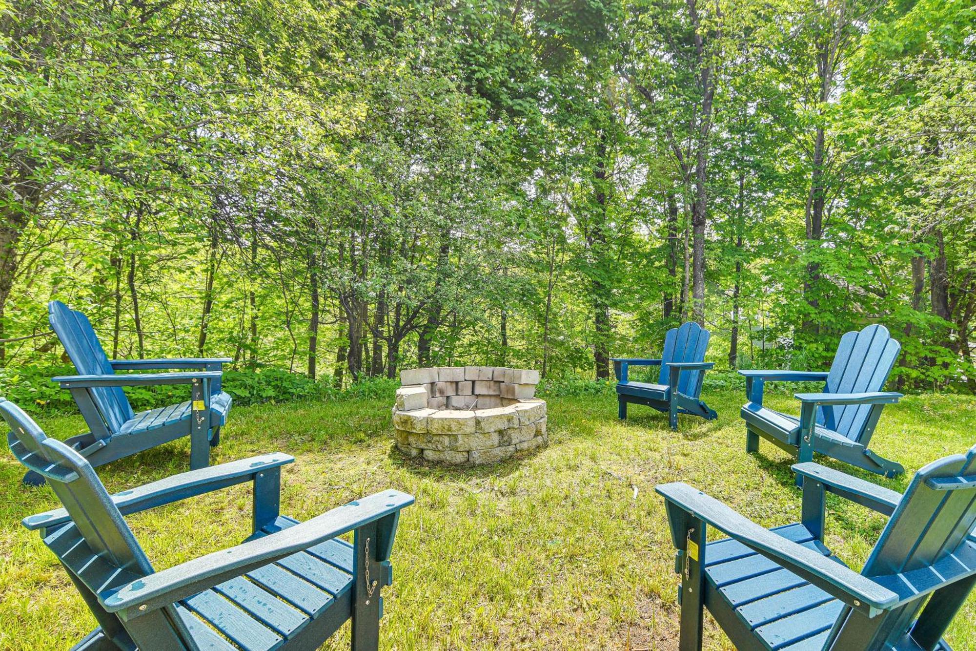 Charming Wilton Vacation Rental With Fire Pit Exterior photo